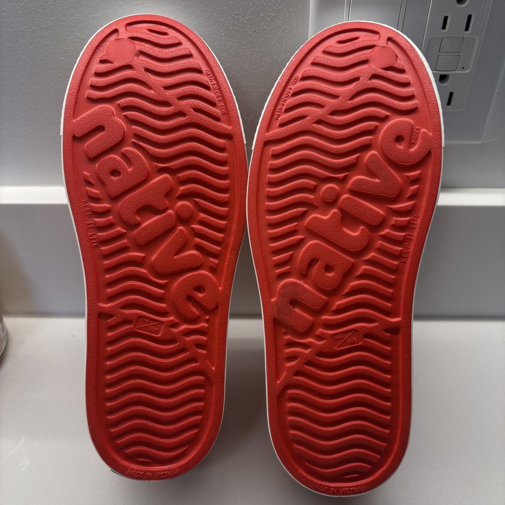 ❤️NEW NATIVE Jefferson Minnie Mouse print shoes men's size 4 women's size 6❤️ - Picture 2 of 5